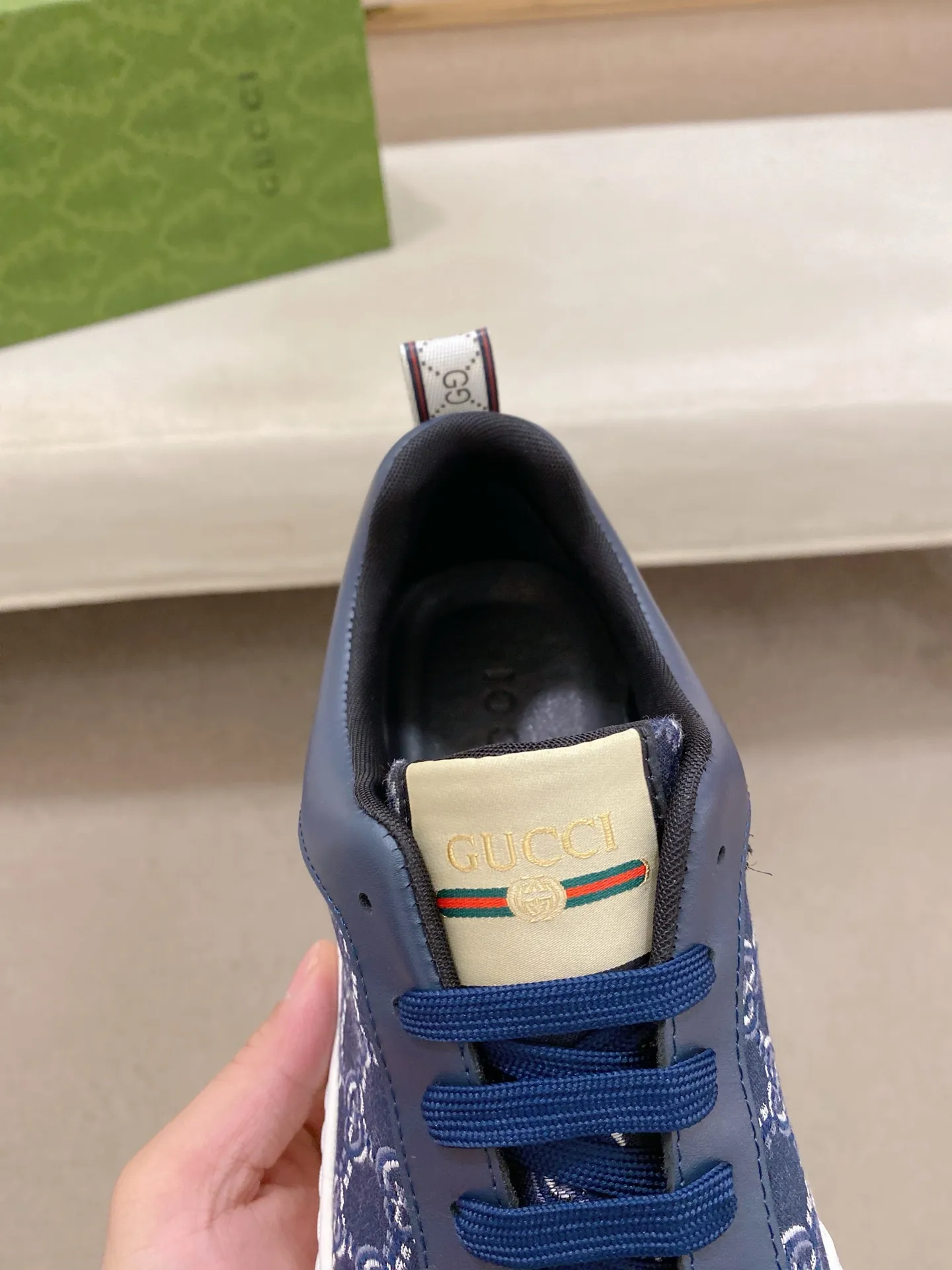 Men's shoes 💰 420 💰 High-quality new GUCCI counters are launched simultaneously. The new men's shoes, 😘fabrics are selected from imported cowhide, and the lining is sheepskin lining. 👍🏿 High-end ☄️ air-cushion molded anti-slip rubber outsole, exquisite lines, simple and elegant, comfortable and high-end for leisure travel. Code number: 38 to 44 (45 can be customized and cannot be returned or exchanged)